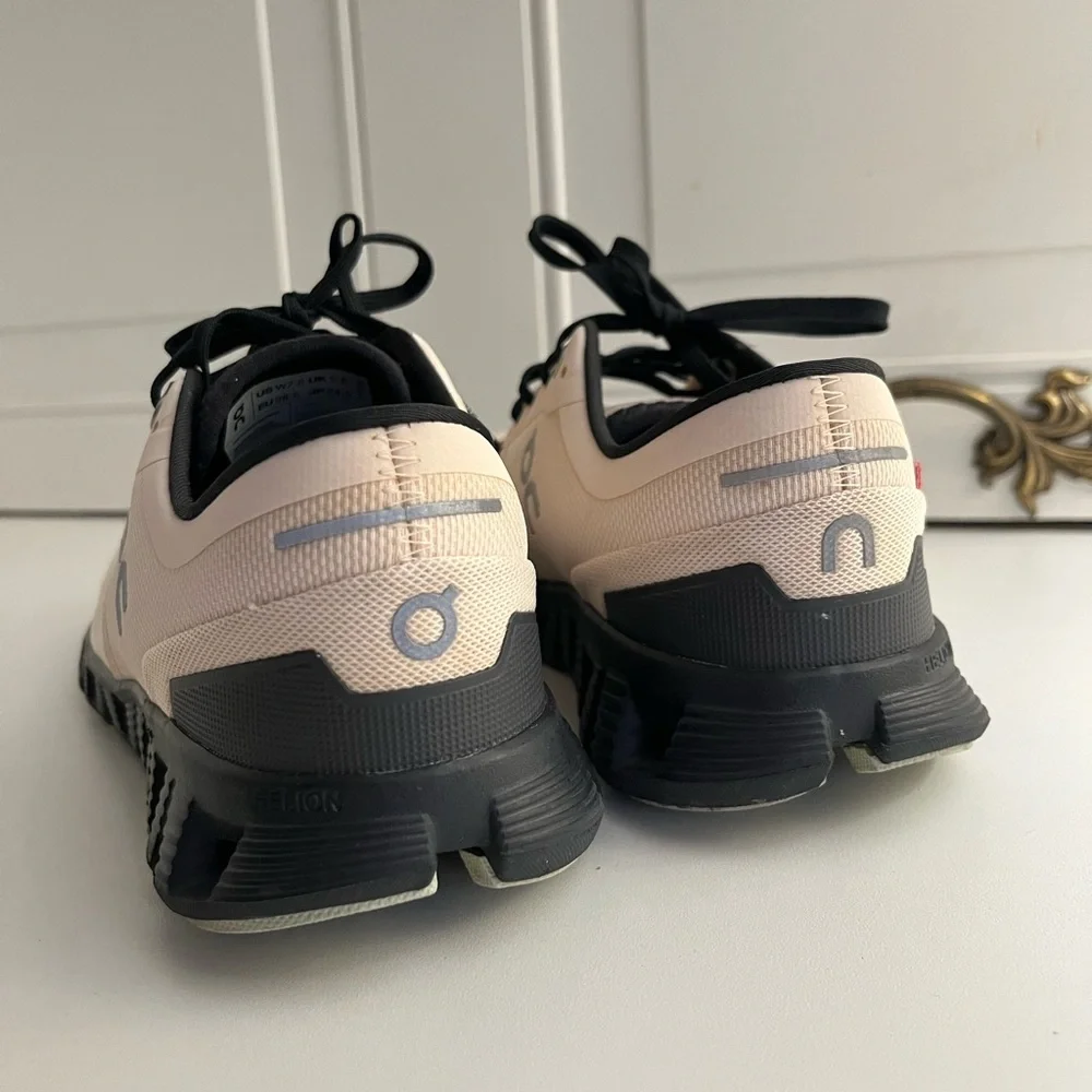 On Running Cloud X 3 fawn magnet Women's biege and Black Athletic Shoes - Picture 4 of 8